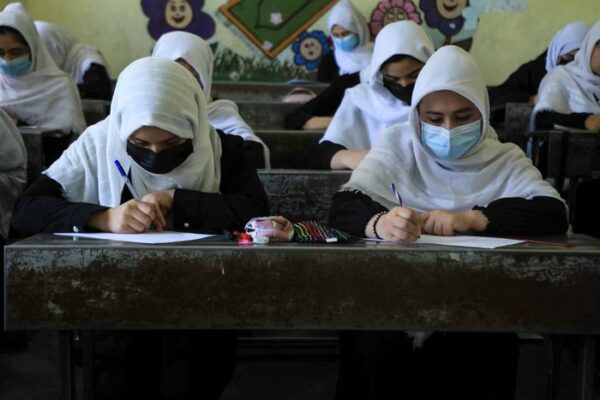 TOPSHOT - Schoolgirls attend class in Herat on August 17, 2021, following the Taliban stunning takeover of the country. (Photo by AREF KARIMI / AFP)