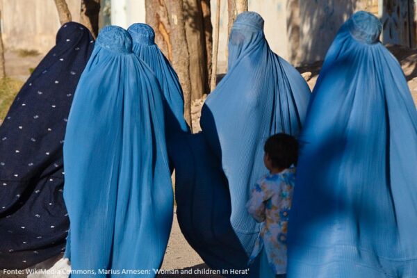 I talebani stringono ulteriormente la morsa sui diritti delle donne