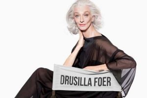 Drusilla Foer è una nobildonna toscana, icona fashion, inventato dall’attore Giancluca Gori
