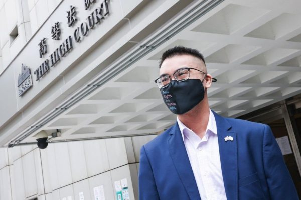 Hong Kong respinge l’appello dei transgender: cambio dei documenti solo dopo l’intervento