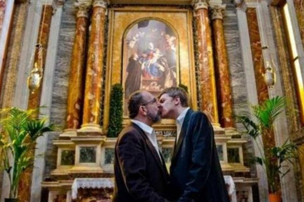 Stop alle discriminazioni: il più grande coming out di massa nella Chiesa cattolica tedesca