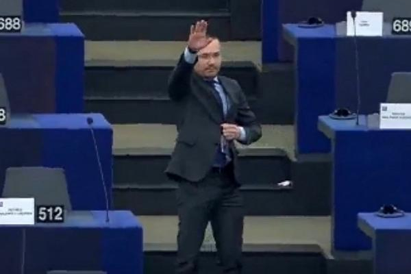 saluto romano parlamento europeo