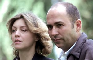 Il regista Ferzan Özpetek con Margerita Buy, protagonista del film "Le fate ignoranti" (2001)