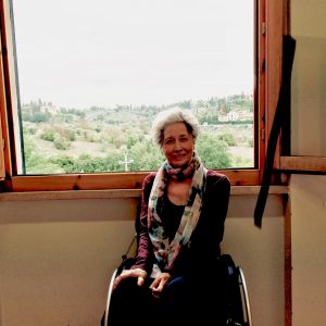 Anna Milazzo, 74 anni, sulla sedia a rotelle