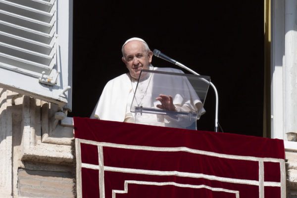 Papa Francesco all'angelus il 6 febbraio racconta la storia del migrante John