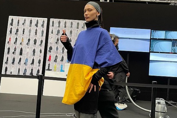 Bella Hadid ha deciso di donare tutti i guadagni di questa Fashion Week all’Ucraina