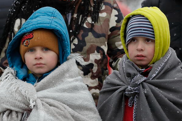 Due bambini ucraini arrivati in Italia (Ansa)