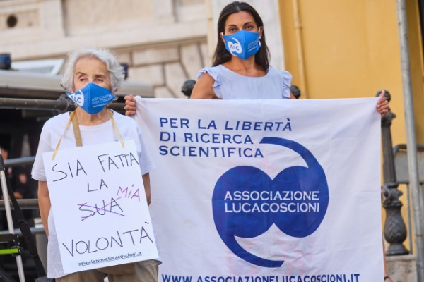 Legge sul fine vita, una manifestazione di protesta dell'Associazione Luca Coscioni