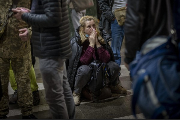 Kiev denuncia che i russi stanno stuprando le donne ucraine (Foto Emilio Morenatti/AP)