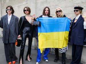 Guerra in Ucraina, la protesta delle modelle a Milano