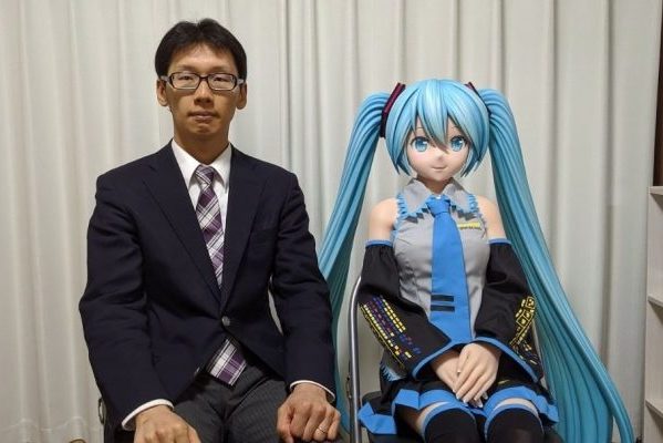 Akihiko Kondo con la moglie Miku