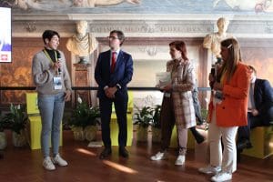 Il sindaco di Firenze Dario Nardella premia l'azienda Oscar Green