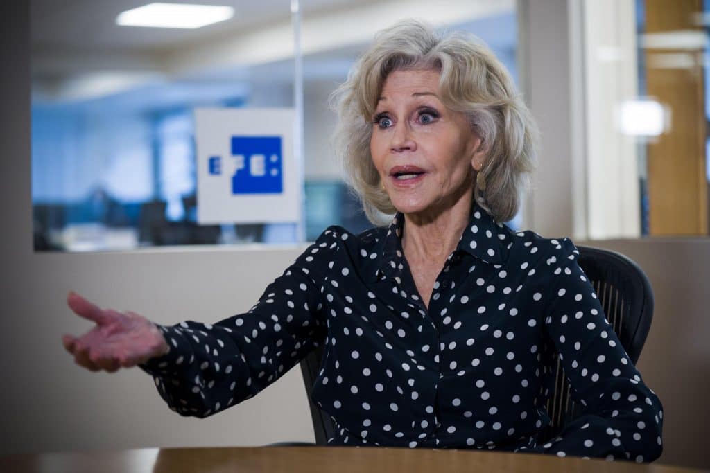 Jane Fonda, che a fine dicembre spegnerà 85 candeline, ha confidato in un’intervista alla Cbs: “Sono super consapevole di essere più vicino alla morte. E non mi dà fastidio”