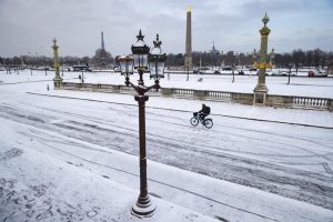 Freddo: Parigi sotto una coltre bianca