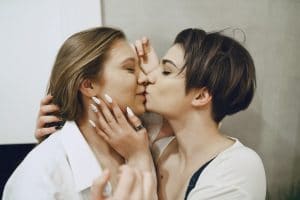 bacio-lesbo