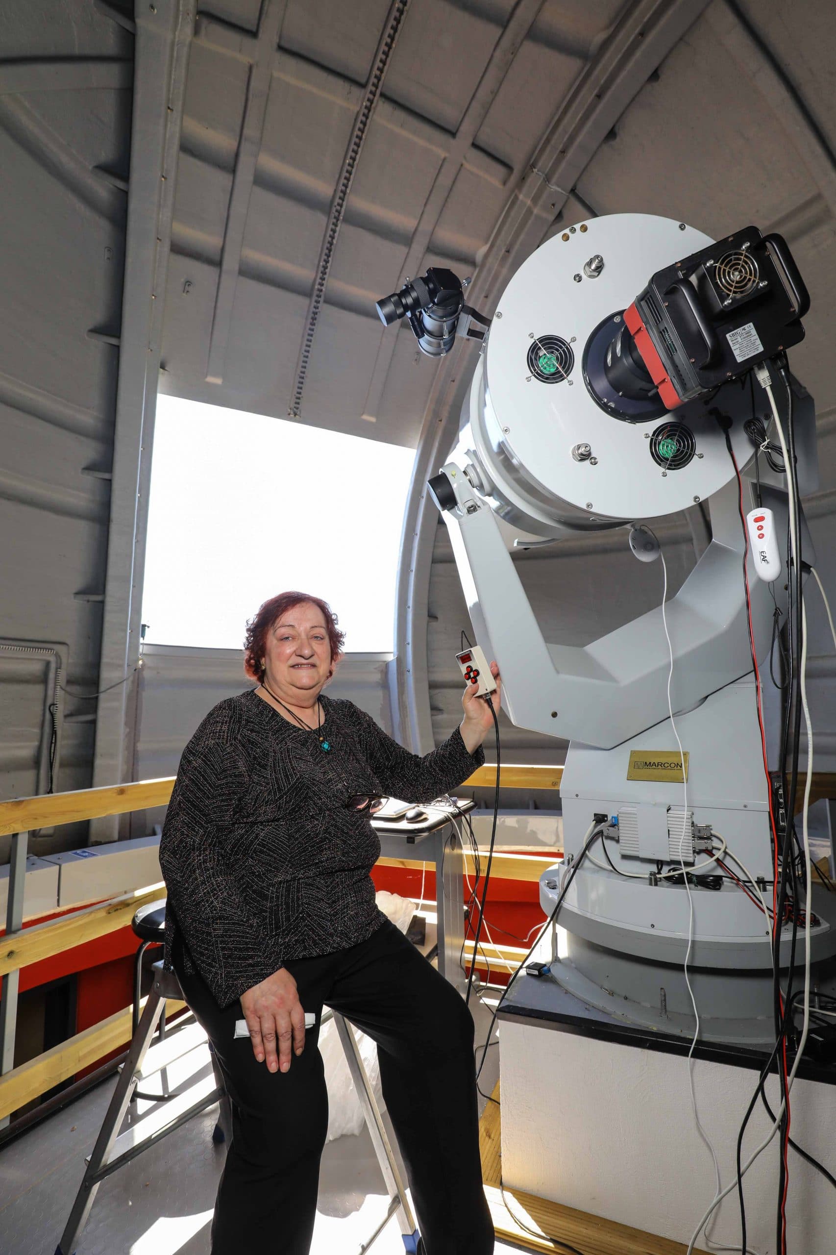 Maura Tombelli nell’osservatorio di Montelupo Fiorentino (Foto Agenzia Germogli)