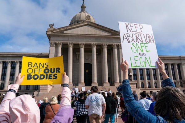 Oklahoma, aborto vietato dalla fecondazione. Varata la legge più restrittiva sull’interruzione di gravidanza