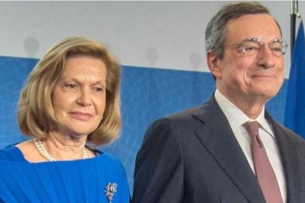 Mario Draghi: “Ringrazio mia moglie. La mia vita è una storia bella che si incentra su di lei”