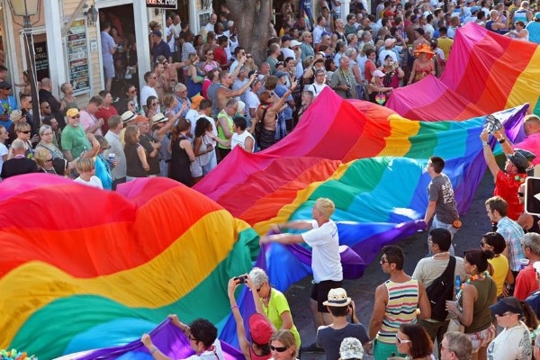 Giornata contro omofobia, la proposta del Partito Gay: “Una multa da 500 euro per chi discrimina le persone Lgbt”