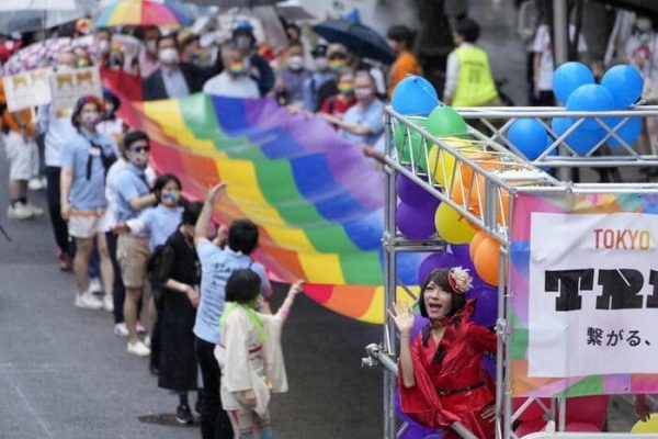 Via libera alle unioni civili: Tokyo studia la legge per i matrimoni tra persone dello stesso sesso