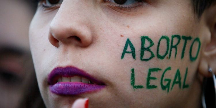 epa07608951 Protesters rally to demand the legalization of abortion, in Buenos Aires, Argentina, 28 May 2019. For the eight time, the National Campaign for the Right to Legal, Safe and Free Abortion, will present the Voluntary Interruption of the Pregnancy (IVE) bill at Congress after it was withdrawn at Senate in 2018.  EPA/Juan Ignacio Roncoroni