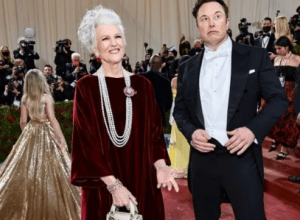 Maye e il figlio Elon Musk al Met Gala 2022