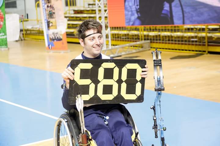 Daniele Cassiani è un ragazzo che ha avuto una grave disabilità post natale, Simone Borghesi lo ha seguito personalmente