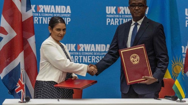 Il ministro Affari Esteri del Regno Unito e il suo omologo ruandese Vincent Biruta