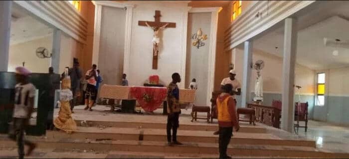 Nigeria: At least 50 dead after gunfire in a Catholic church