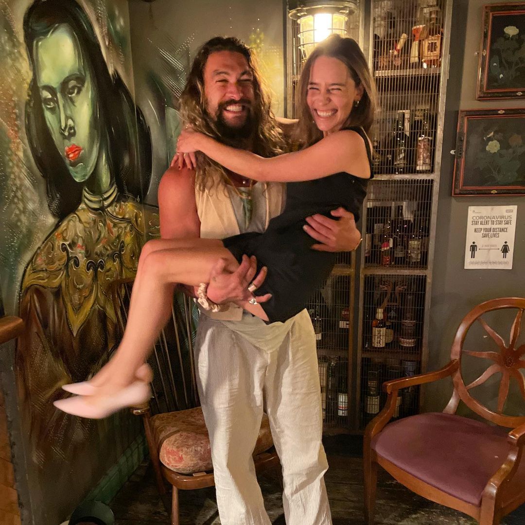Emilia Clarke con il collega Jason Momoa (Instagram)