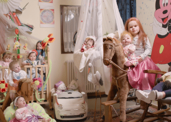 Il documentario "Lonely Dolls" sul fenomeno delle "bambole rinate"