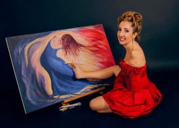 Ballerina e pittrice, Simona Atzori è nata 48 anni fa a Milano