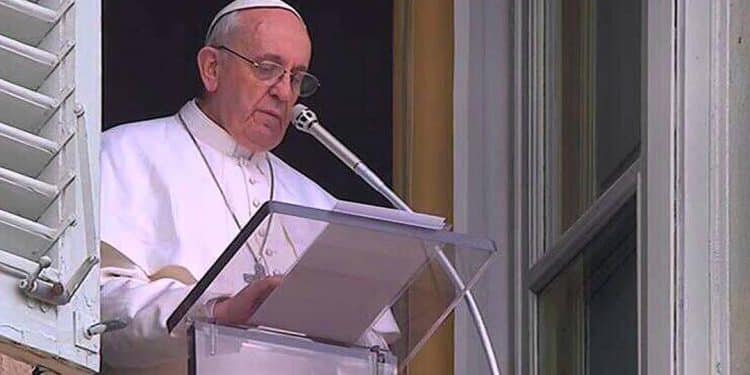 Papa Francesco continua la "rivoluzione gentile" all'interno della Chiesa