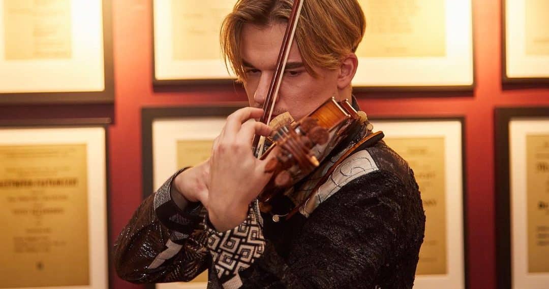 Yury Revich, giovane violinista russo che con la musica sostiene i "sogni" dei bambini (Instagram)