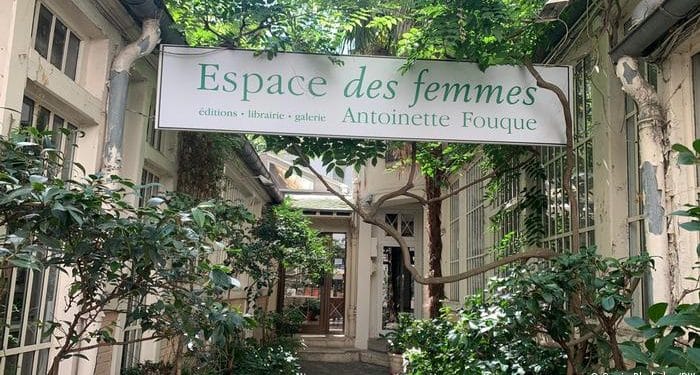 Un cortile nascosto nel quartiere parigino di Saint-Germain-des-Prés ospita la prima casa editrice d'Europa per scrittrici