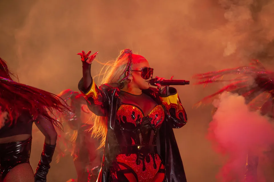 Christina Aguilera dal concerto del Pride denuncia la legge “Don’t Say Gay” della Florida