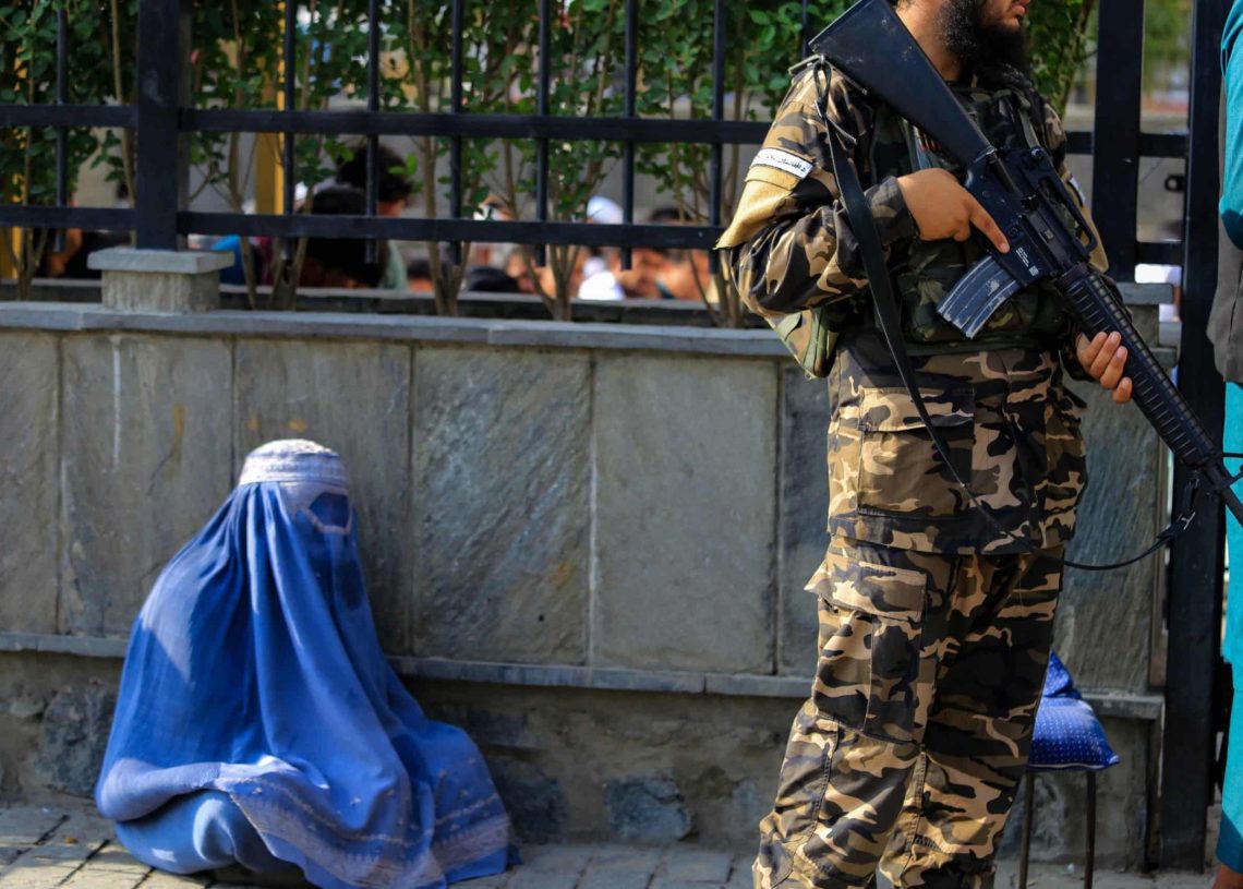 Afghanistan: la crisi affama il 59% della popolazione, le donne più colpite sui diritti