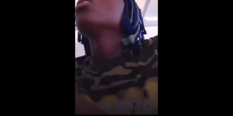 Un fermo immagine tratta dal video della giovane di 25 anni, originaria della Nigeria che ha ripreso l'aggressione subita dal datore di lavoro dopo avere chiesto di essere retribuita per le ore di lavoro effettuate