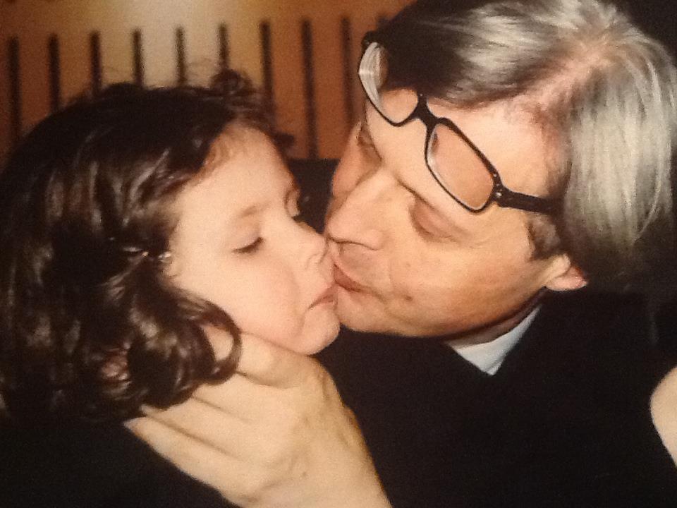 Vittorio Sgarbi con la figlia Evelina, qualche tempo fa (Facebook)