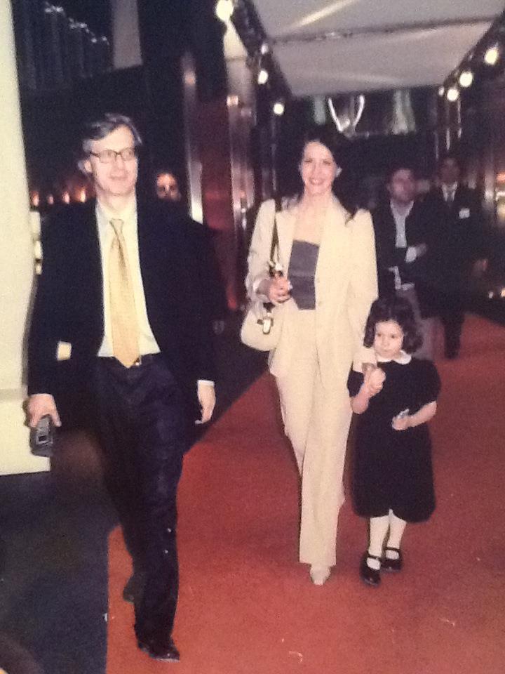 Evelina da piccola con i genitori, Vittorio Sgarbi e Barbara Arì (Facebook)