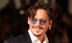 Il divo di Hollywood Johnny Depp tra nuovi scandali e nuovi impegni professionali