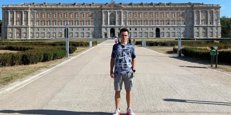 Filippo Marangoni è il giovane autore del fantasy "Il Primo Drago. Una nuova vita" (Instagram)