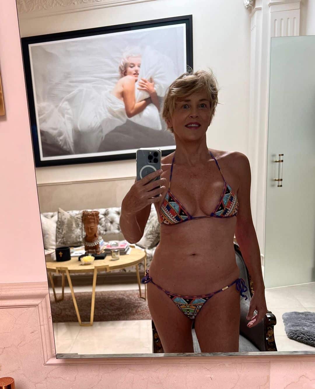 Selfie in bikini per Sharon Stone (Instagram)