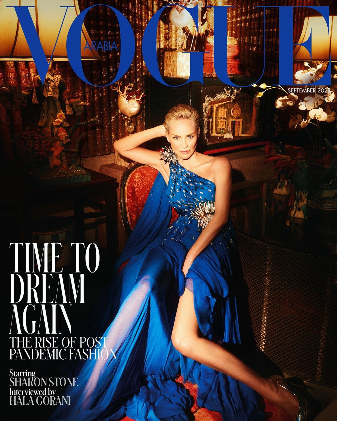 L'attrice Sharon Stone sulla copertina di "Vogue Arabia" (Instagram)