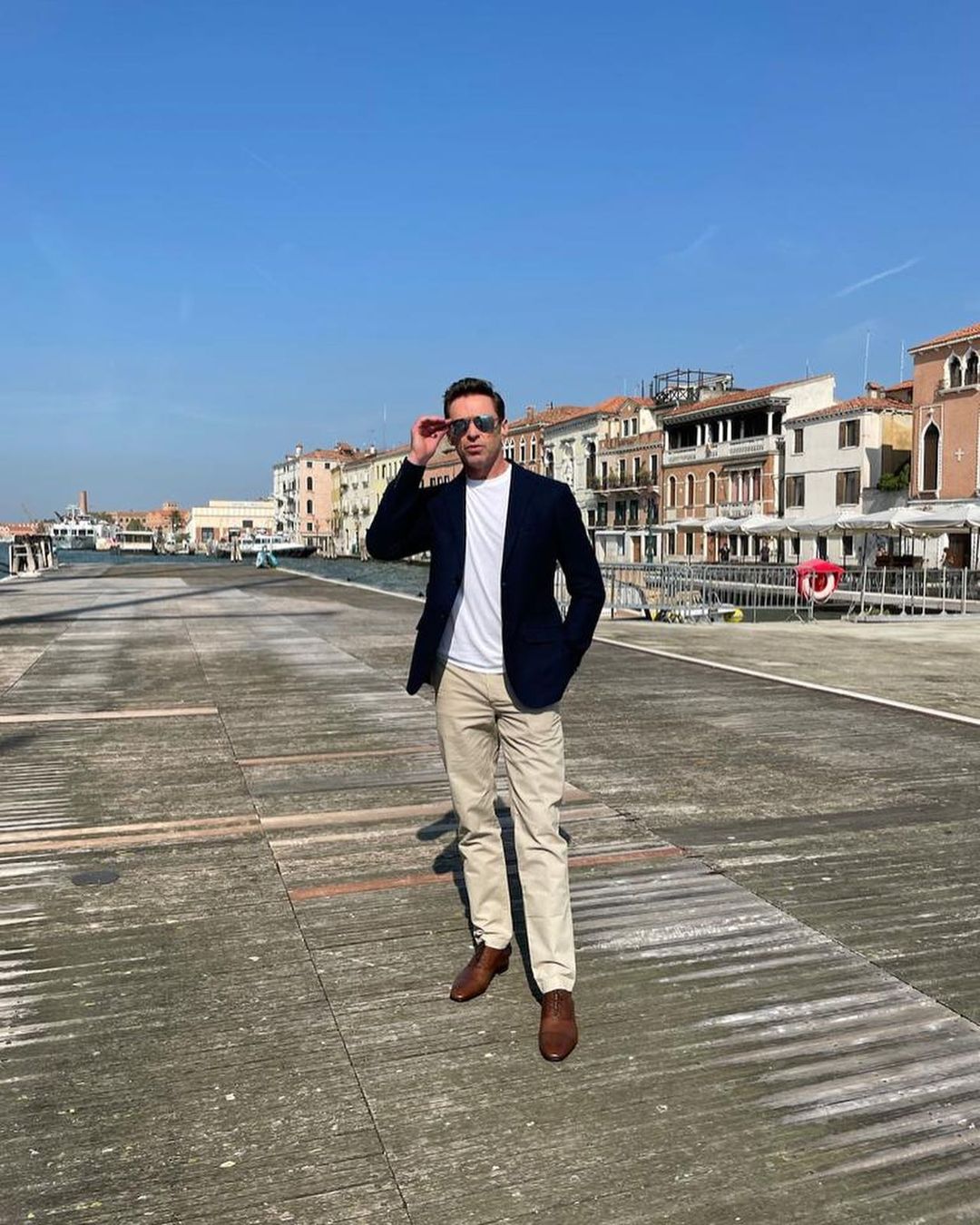 L'attore australiano Hugh Jackman al Lido di Venezia (Instagram)