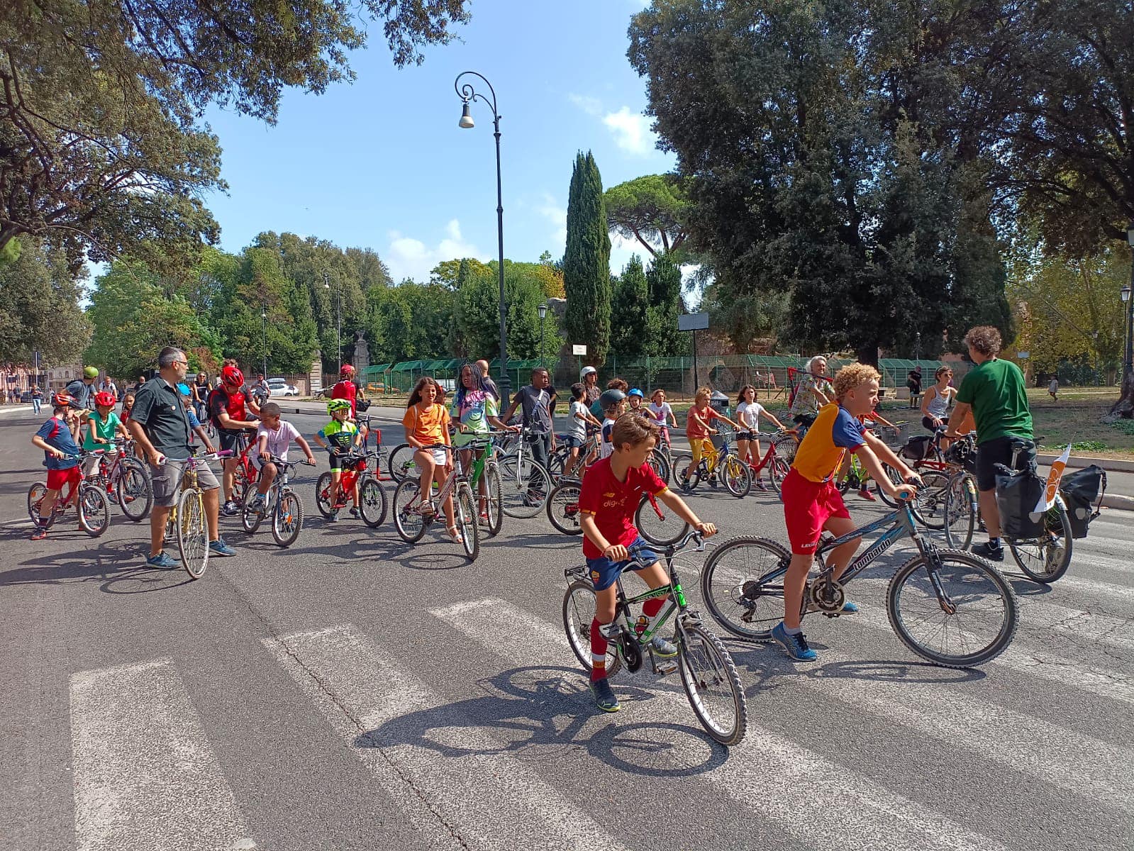 Il progetto "Ride & Smile" punta a incentivare l'uso della bicicletta come mezzo di trasporto per recarsi a scuola (Facebook)