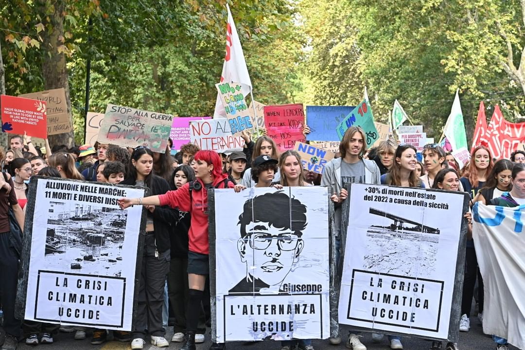 La manifestazione a Roma di Fridays for Future (Ansa)