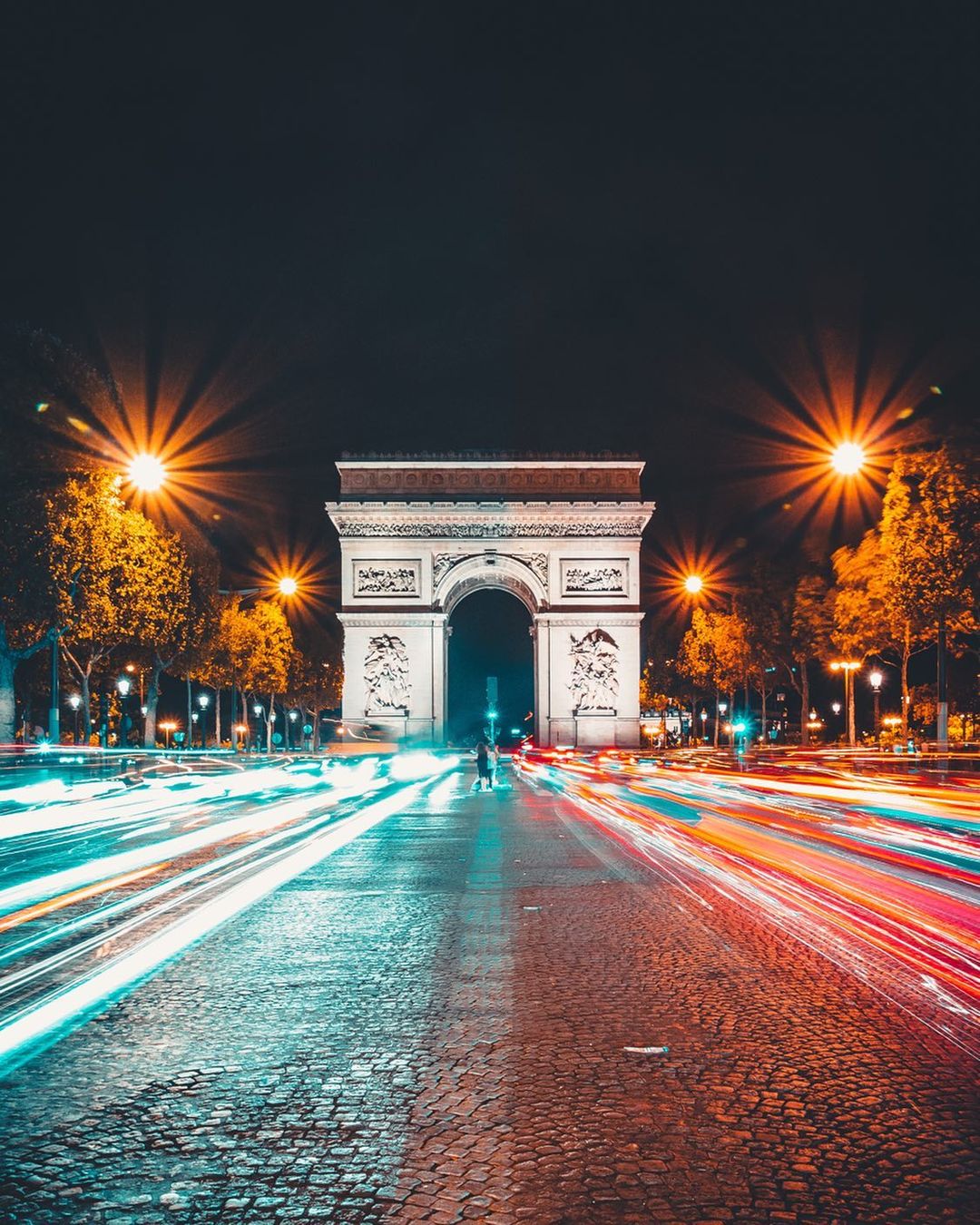 I giochi di luce di Parigi devono fare i conti con la crisi energetica (Instagram)