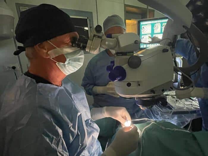 Primo impianto in Italia di retina artificiale (Instagram)
