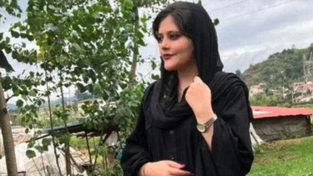 Masha Amini, 22 anni, originaria del Kurdistan iraniano (Instagram)